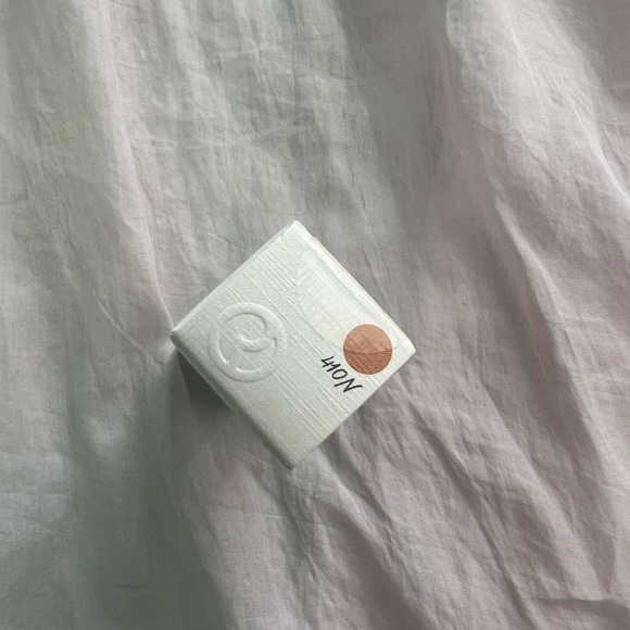 Rare Beauty Concealer - Picture 3 of 6